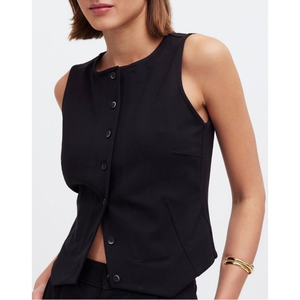 Madewell Black Sleeveless Button Front Top